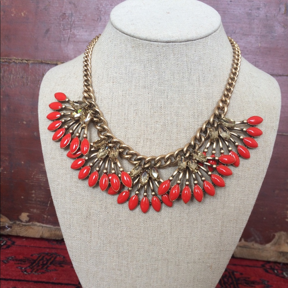 Stella and Dot Coral Cay Necklace